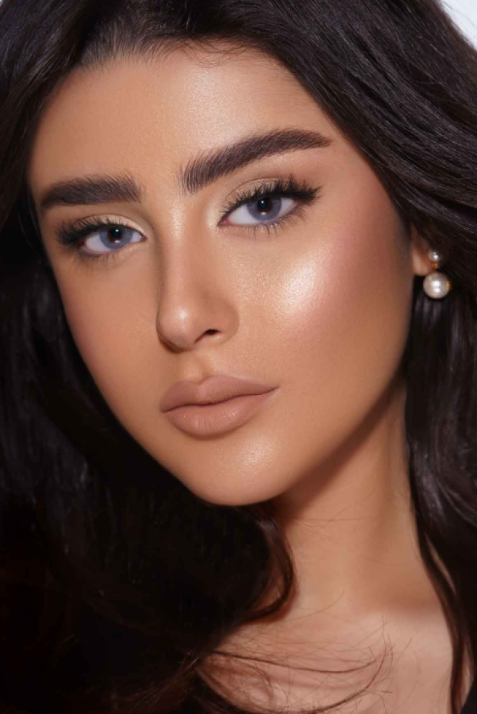 عدسات افل فيلد اليومية - ملونة زينة - عبوة تحتوي على عدستين