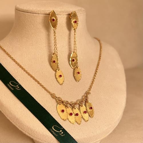 عقد وإسوارة ذهب عيار18–5560