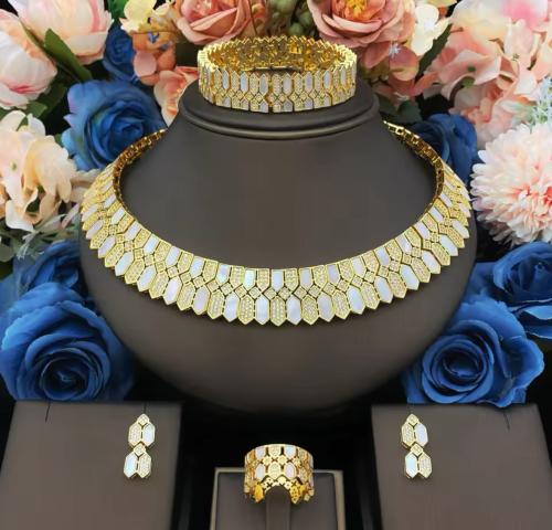 طقم ذهبي