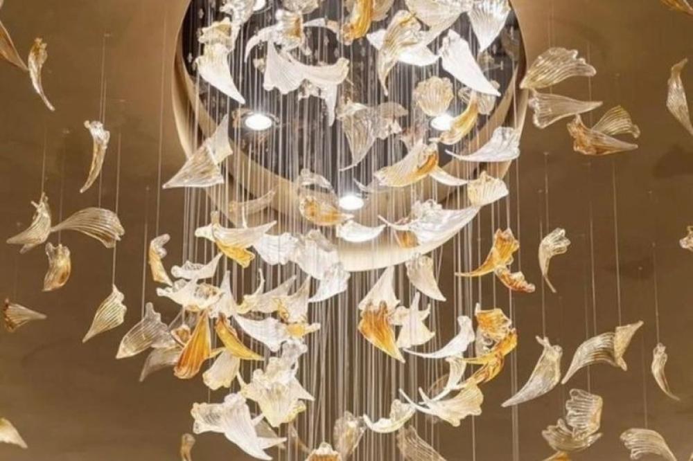 ثريات معلقة للمشاريع