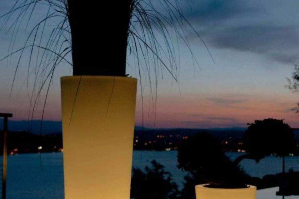 اضاءة حدائق ارضية