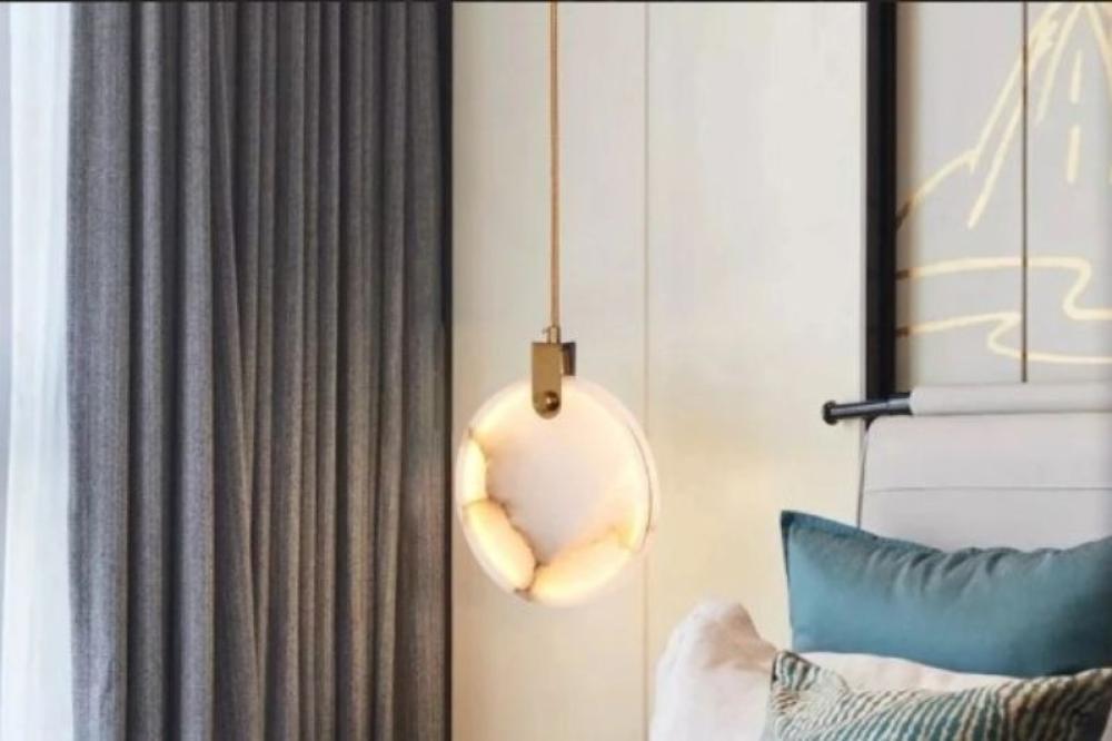 إضاءة معلقة طويلة