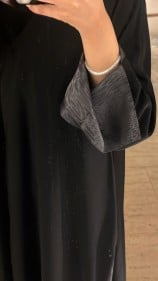 عبايه مع تدخيله ناعمه