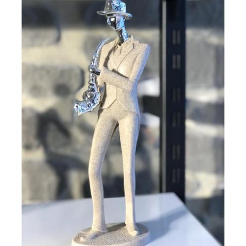 مجسم عازف ساكسفون
