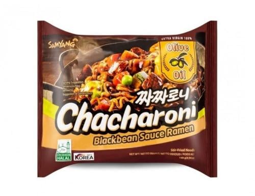 نودلز مكرونة بصلصة الفاصوليا السوداء مع زيت الزيتون