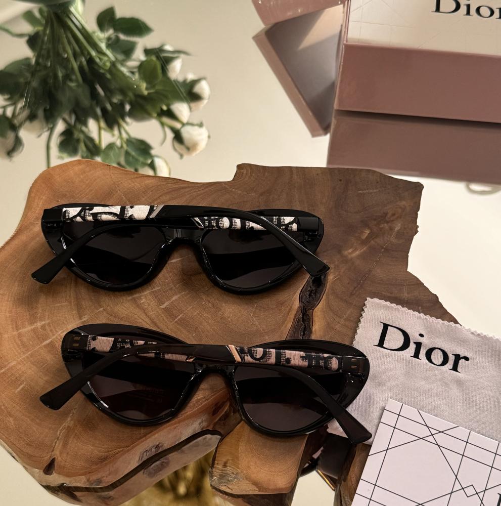 نظارة ديور شامل الملحقات