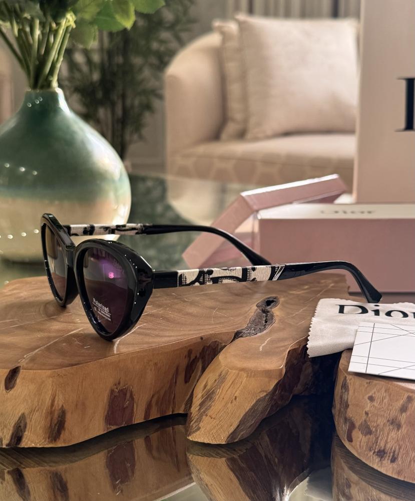 نظارة ديور شامل الملحقات