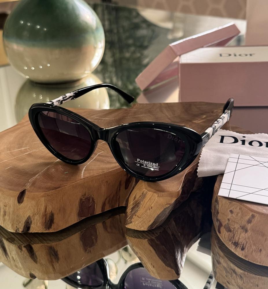 نظارة ديور شامل الملحقات