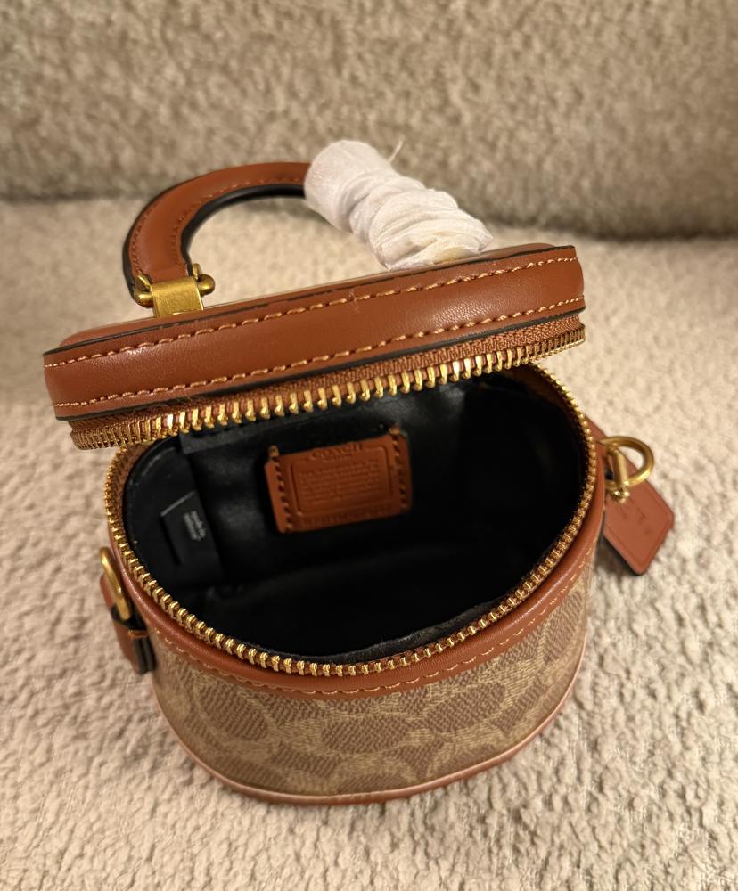 شنطة براند COACH