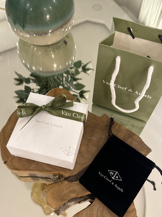 سلسال فان كليف شامل الملحقات