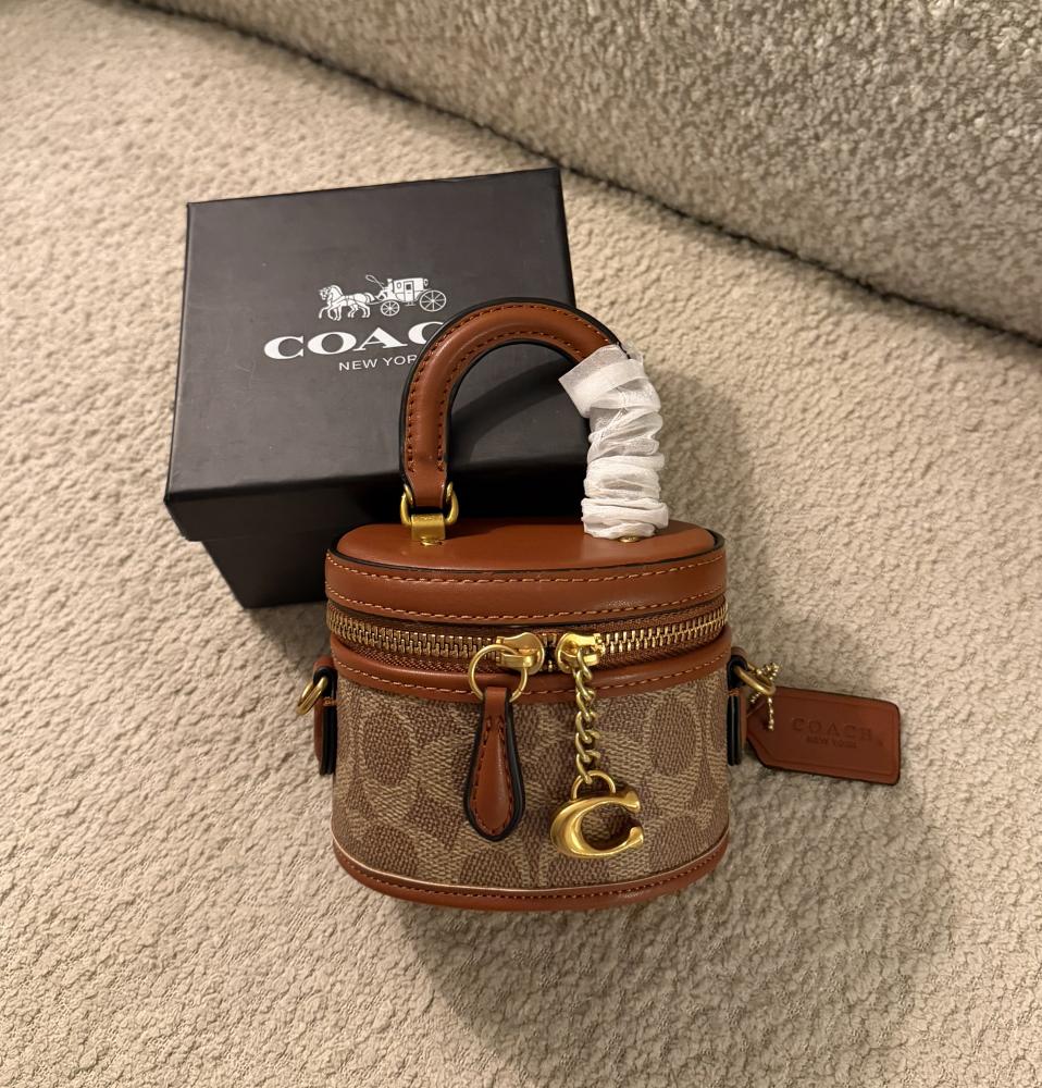 شنطة براند COACH