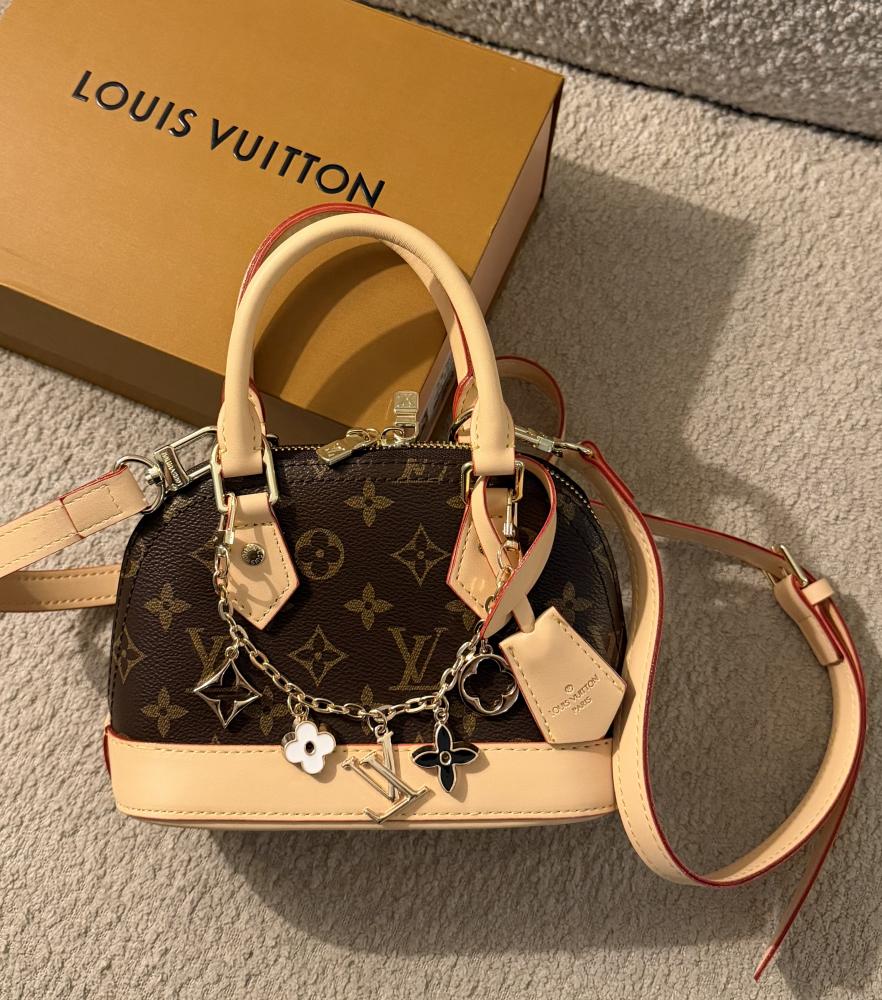 شنطة براند LV
