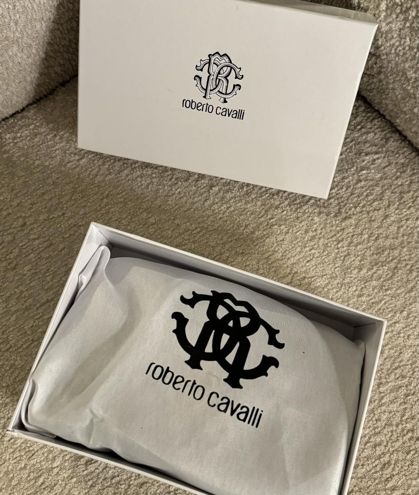 شنطة براند roberto cavalli