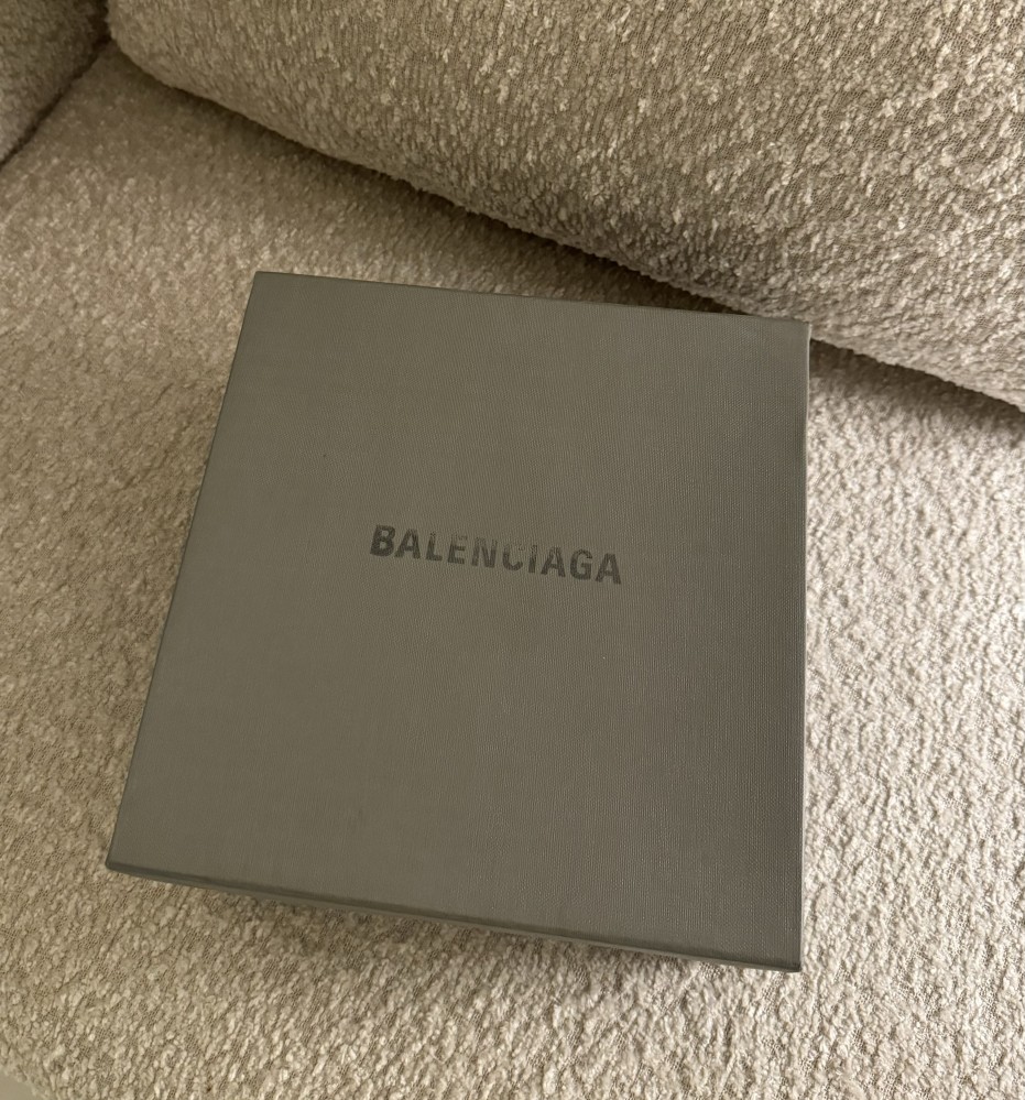 شنطة براند BALENCIAGA