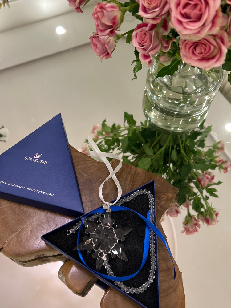 تعليقة سيارة سوارفسكي