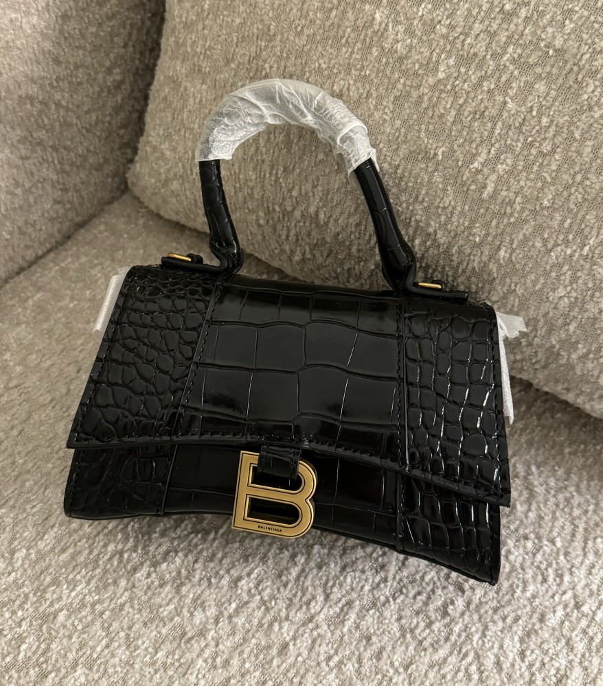 شنطة براند BALENCIAGA