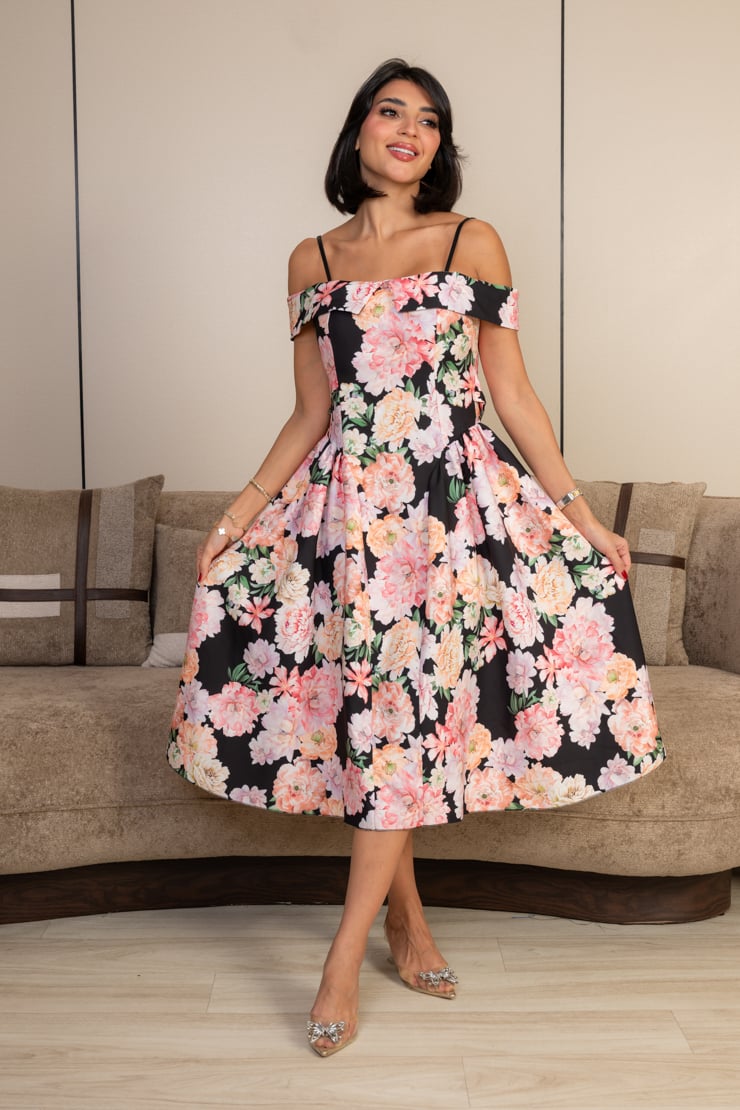 Elegant off-the-shoulder midi dress with a floral print on a black background - lora fashion Elegant off-the-shoulder midi dress with a floral print on a black background - lora fashion