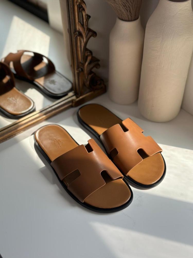 Hermes Oran Men's Soft Leather Sandal in Elegant Honey - E