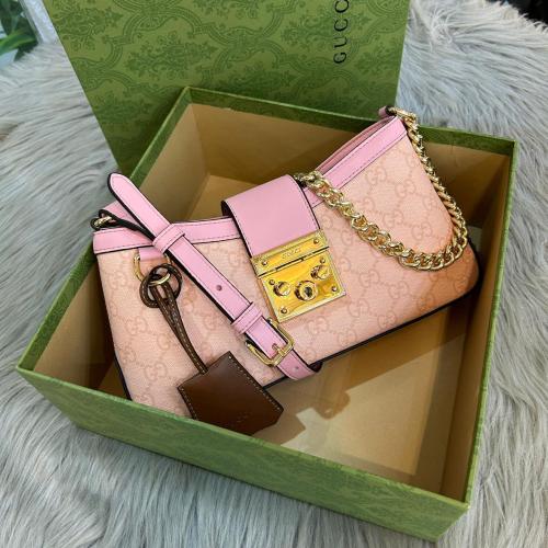 サンダル GUCCI Men Sandals Gucci Men's Comfortable Sandal with Gold Logo Cutout - E