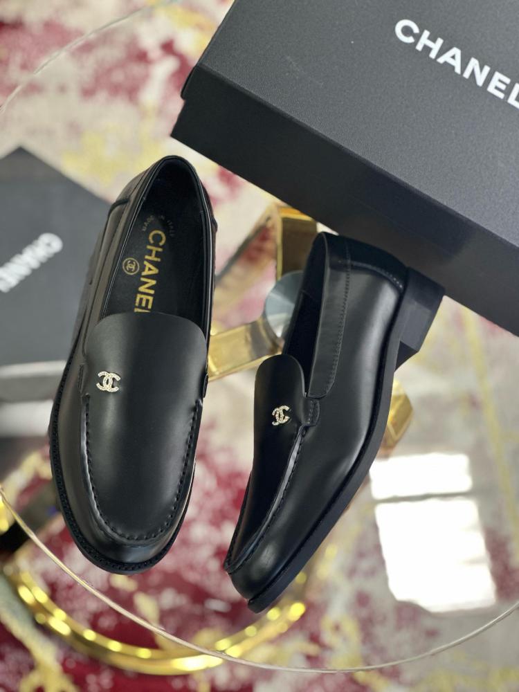 いの Chanel flat shoes without laces in black luxury leather - E