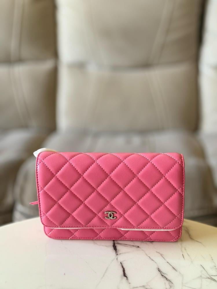 Chanel Women's Shoulder Bag 19cm Flap Style Pink Fashion
