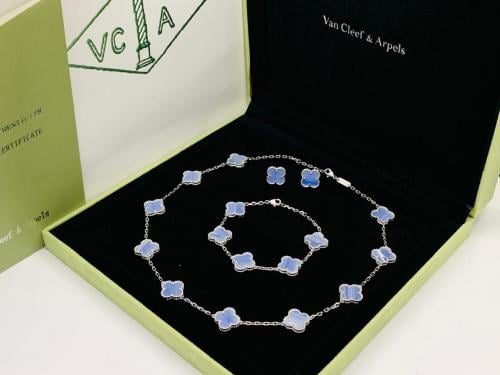 Van Cleef & Arpels Alhambra jewelry set, olive green gradient