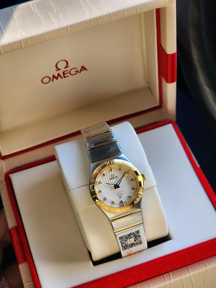 Omega Constellation Women's Silver and Gold Watch Luxury Metal E