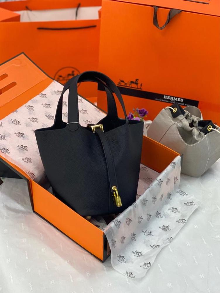 حقيبة هيرميس بيكوتين بمقابض علوية جلد حبيبات لون اسود وذهبي