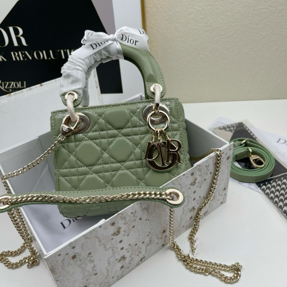 شنطة أنيقة ديور بمقابض لون أخضر بحامل طويل مودرن
