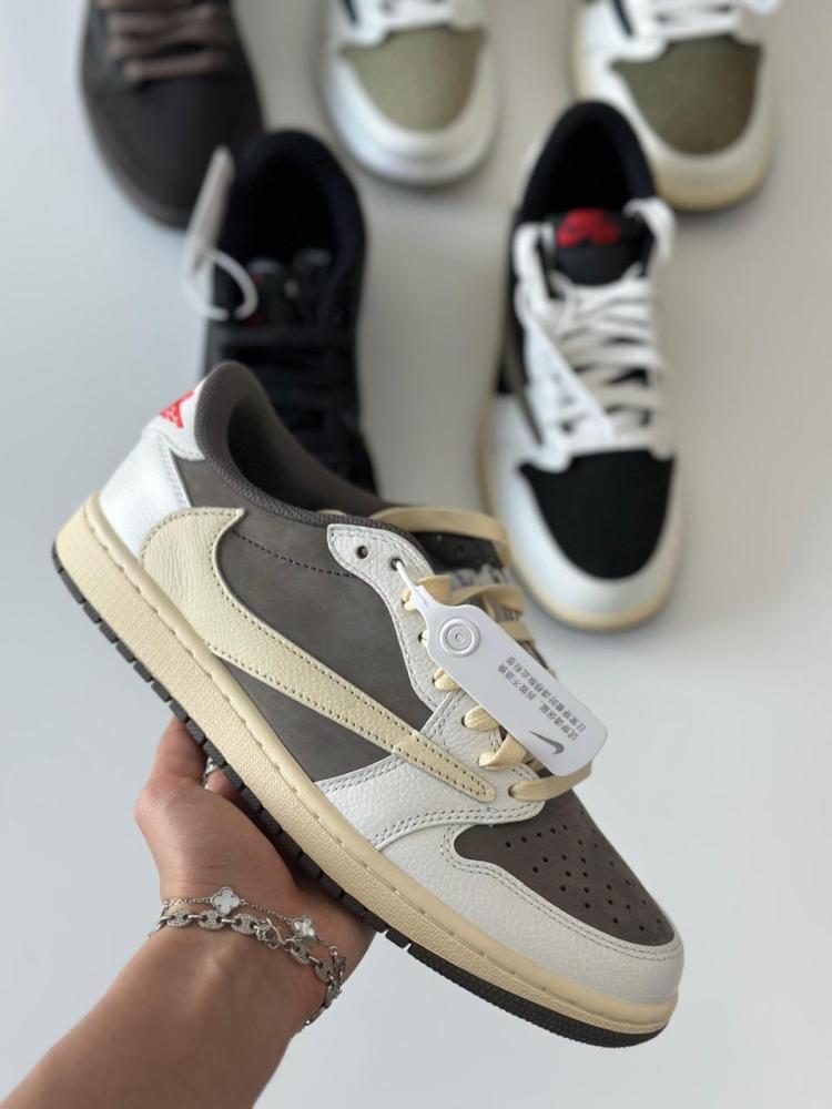 한*희様 Travis Scott × NikeAirJordan 1 Low The Travis Scott x Air Jordan 1 Low 'Elkin' Is Hitting SNKRS