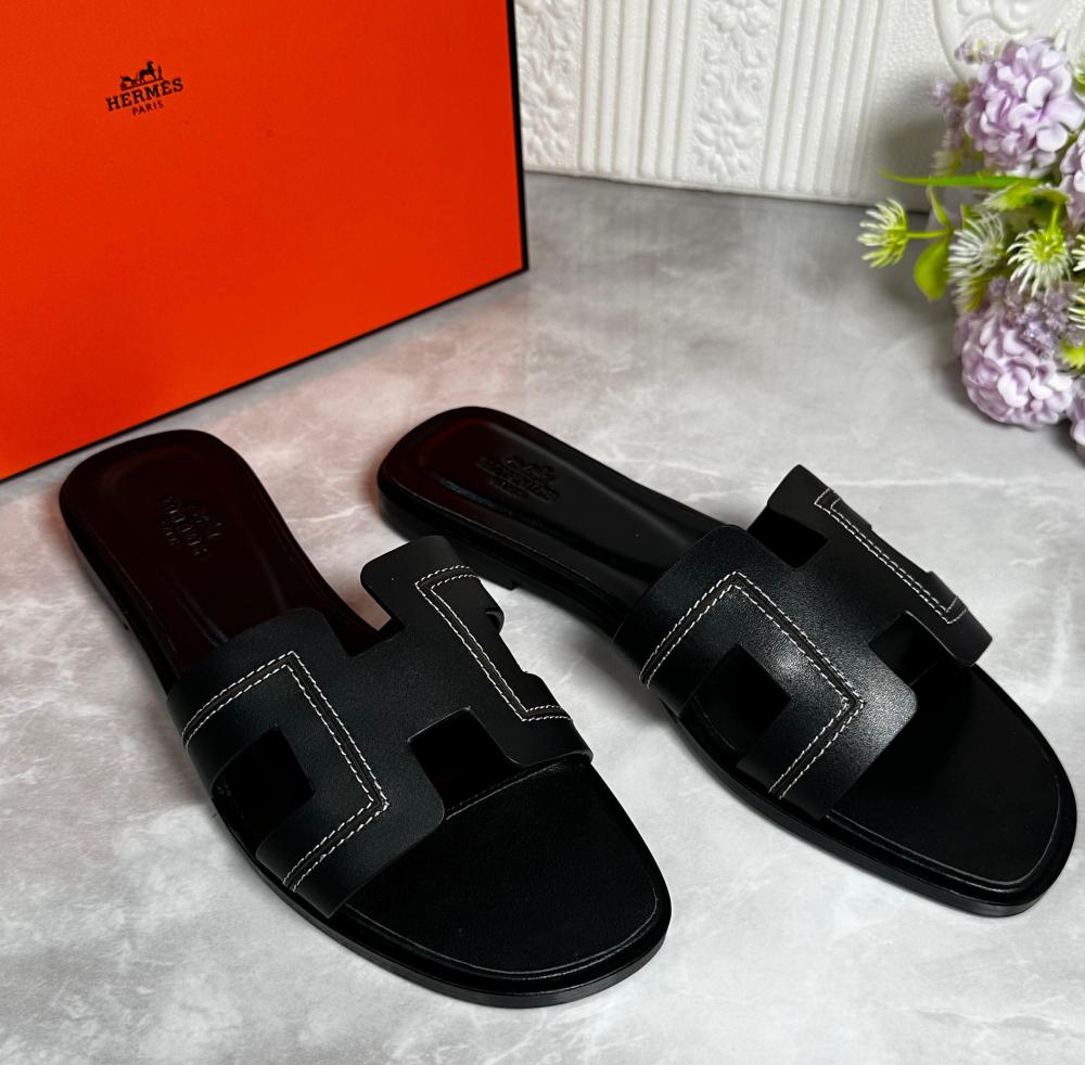 Hermes flat slippers in luxurious leather