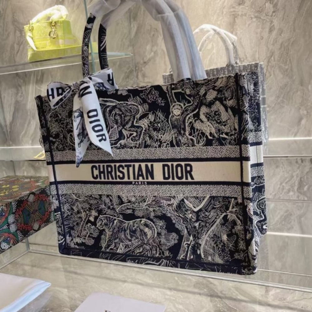 DIOR