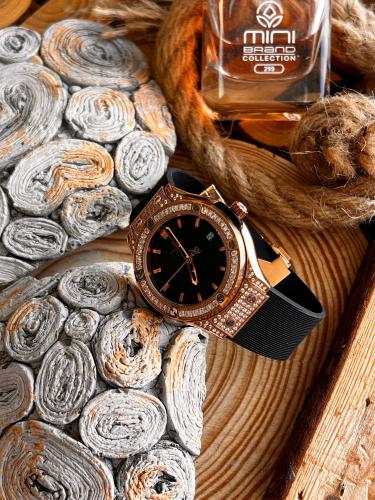 とん Hublot Fusion Women's Black Watch, Black Dial, Gold Studded