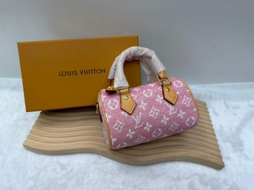 Chanel 19 Fashion Shoulder Bag in Pistachio Gold Metal - E-SEVEN STORE