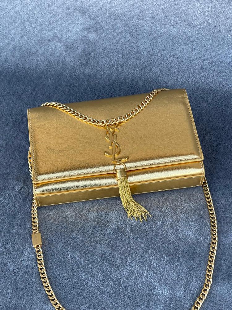 شنطه بقلاب وحامل كتف اف سان لوران كيت لون ذهبي