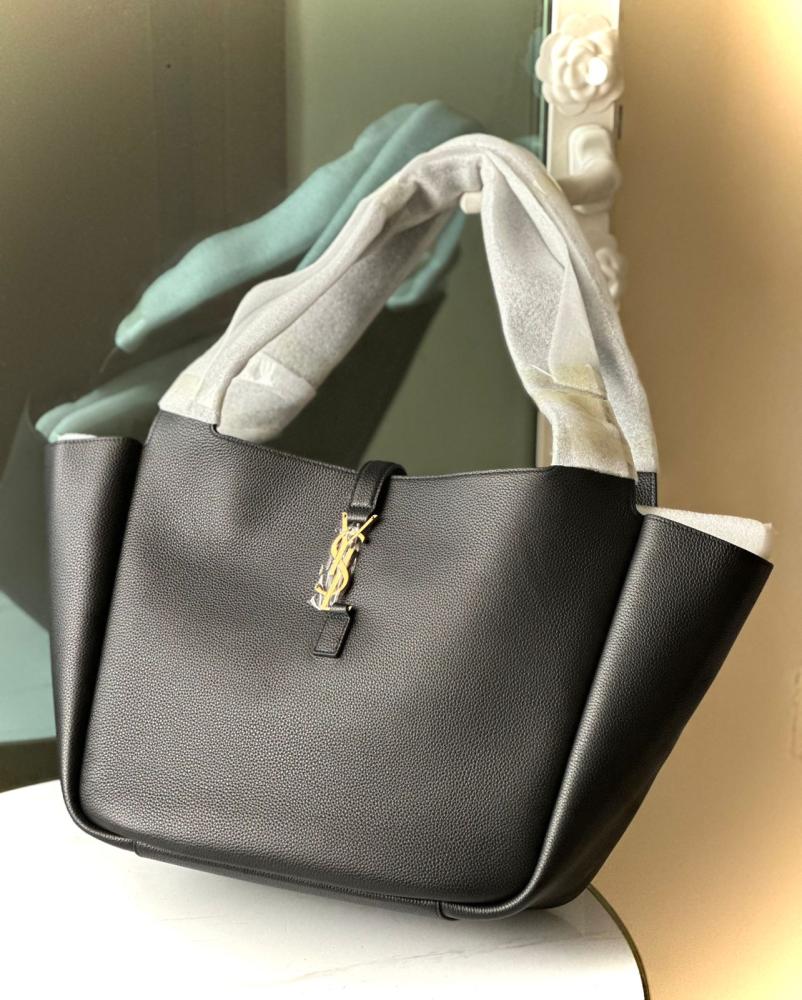 Yves Saint Laurent Le7 A5 Leather Shoulder Bag in Black - E