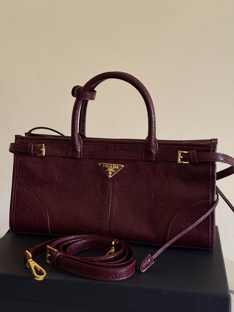 バッグ・カバンその他 Prada Medium burgundy leather Bonnie handbag Prada Bonnie 32cm Leather Bag with Handles and Shoulder