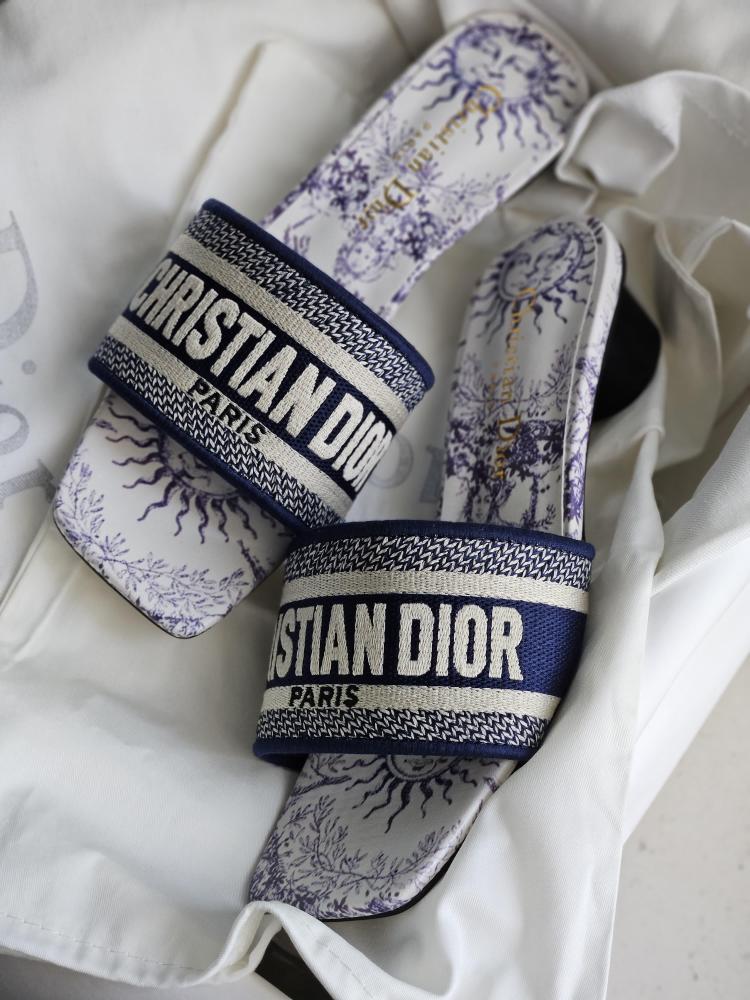 MEKE様 Dior Women's Low Heel Slippers in Local Color with Grey - E