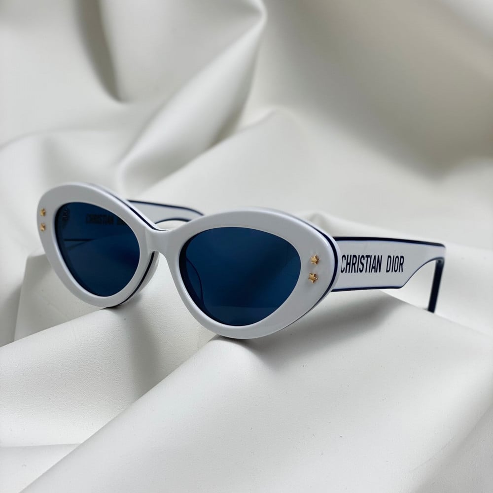 نظارة شمس عصرية من ديور عدسات بيضوي أزرق مع إطار ابيض