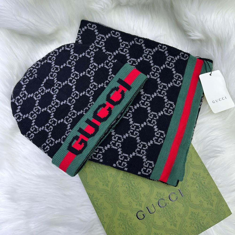 Gucci men's hat and scarf with GG pattern, black with green and