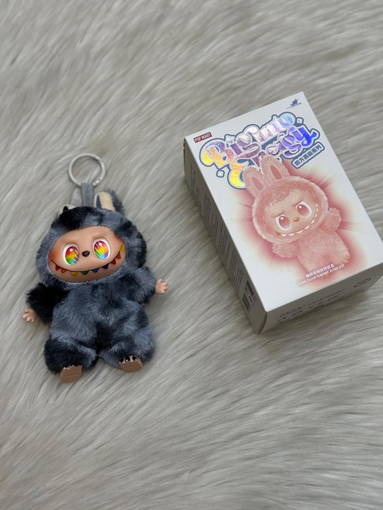 Labobo's iconic keyring holder in gray