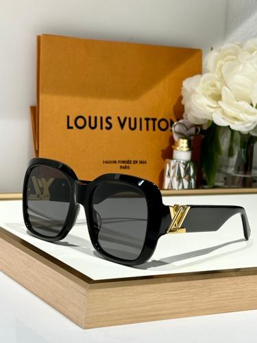 Louis Vuitton Black Sunglasses for Women Square Lenses E-SEVEN STORE
