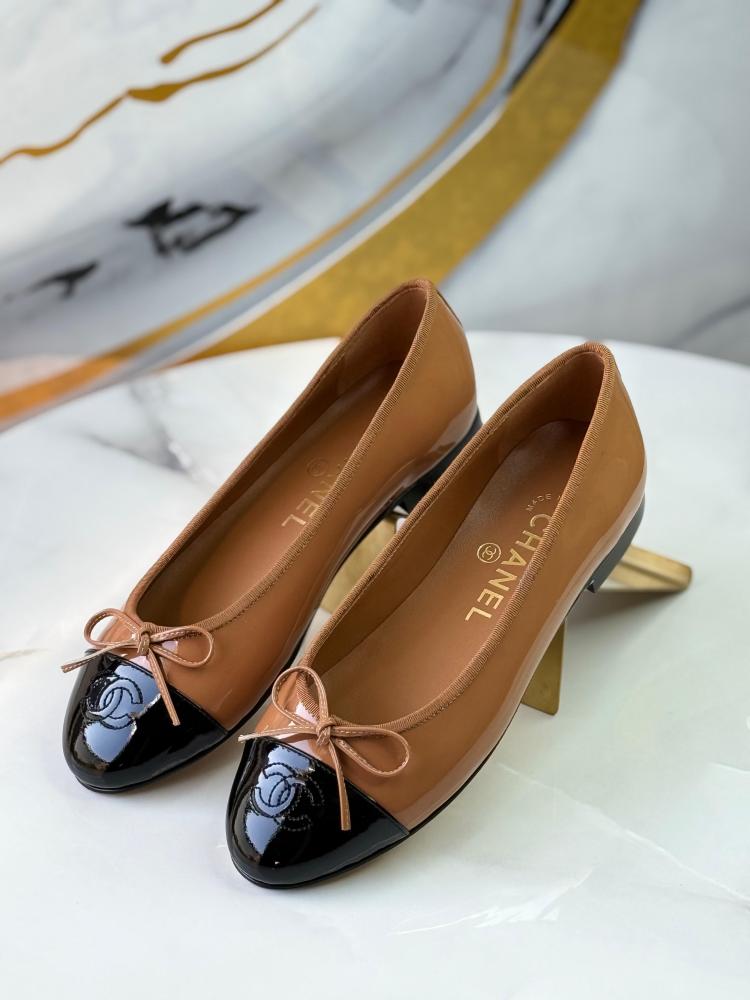 Chanel women's flat ballerina shoes in brown with a black toe - E