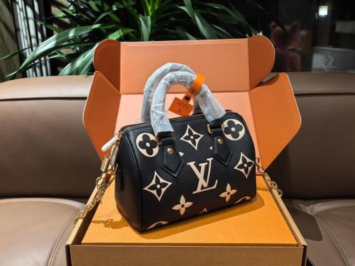 Louis Vuitton Horizon Nelly Travel Bag - E-SEVEN STORE