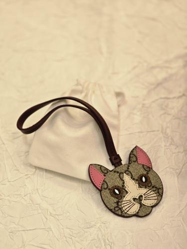 Gucci Cute Cat Bag Charm Brown and Pink GG | ESEVEN STORE