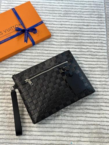 باوتش LV رجالي جلد فاخر مربعات نافرة لون أسود