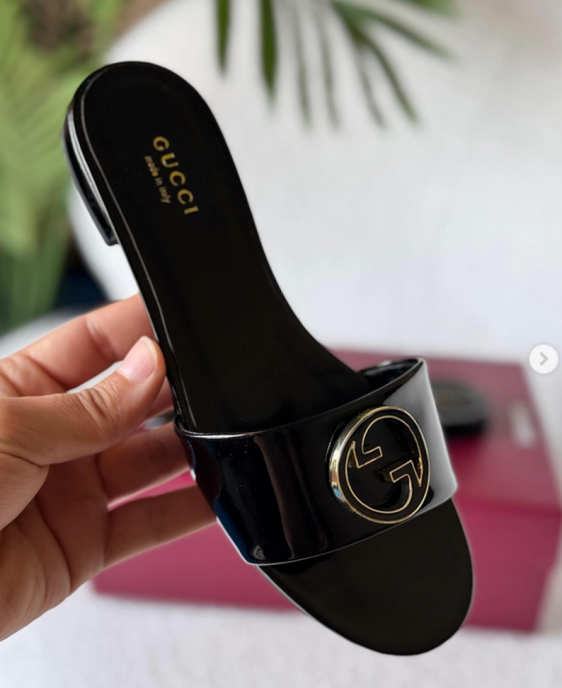 Gucci Black Flat Slipper Patent Leather Sandal for Everyday
