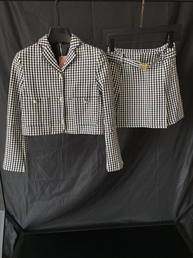 Miu Miu Skirt Set Short Skirt with Luxury Plaid Pattern