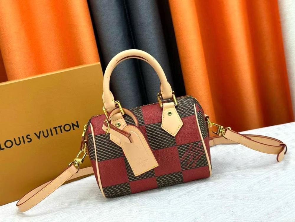 شنطه ميني لويس فيتون سبيدي بمقابض علوية لون خمري وبني