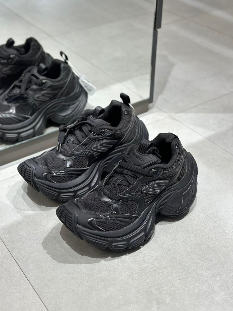 バレンシアガ 10xl Balenciaga Men's Black 10XL Sneakers - E-SEVEN STORE